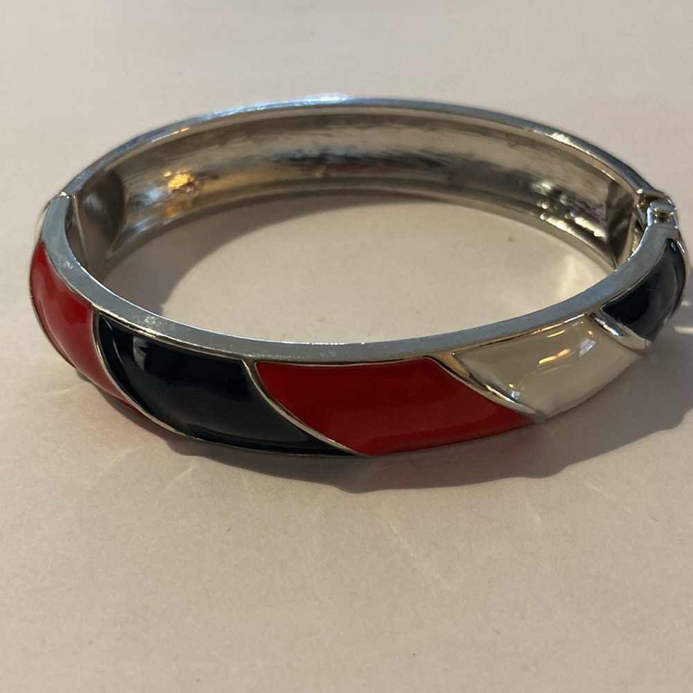 New without tags Oval hinge bracelet